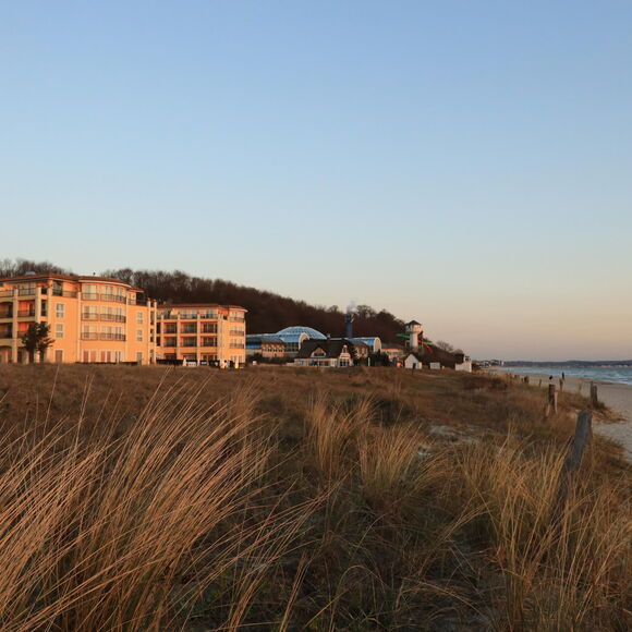 Aussenansicht des Hotel Gran BelVeder direkt an der Ostsee und der Ostsee Therme