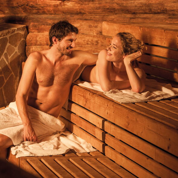 Paar in der Sauna der Ostsee Therme