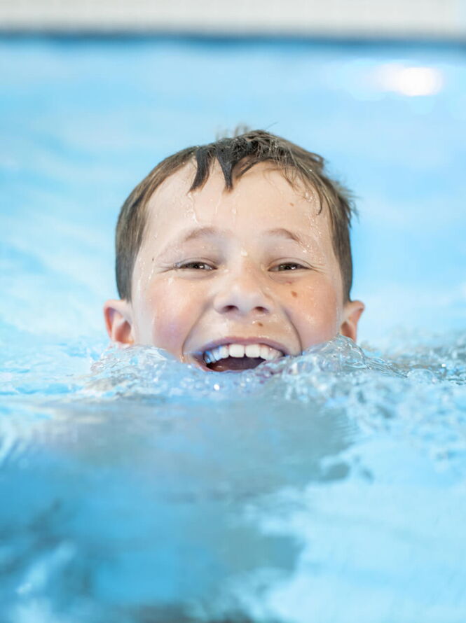 Schwimmschule Thermi mit Schwimmkursen in der Ostsee Therme