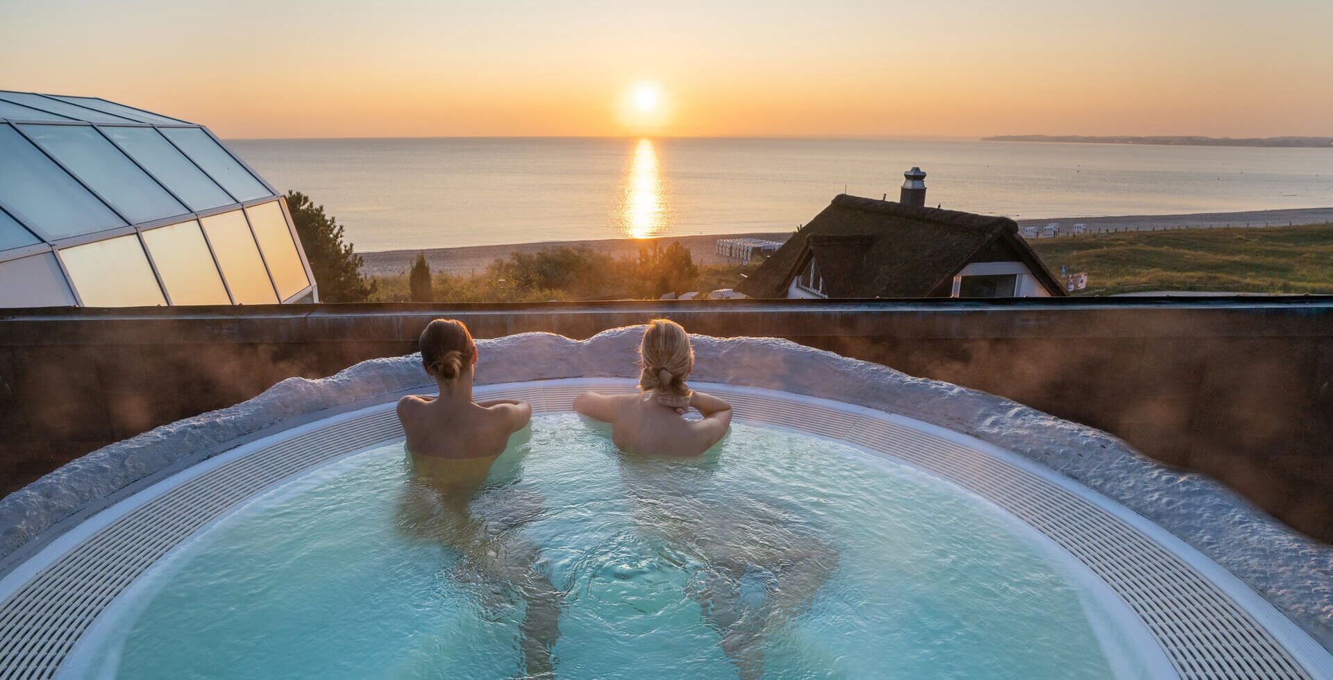 Whirlpool mit Ostseeblick im Breeze Spa Wellness in der Ostsee Therme