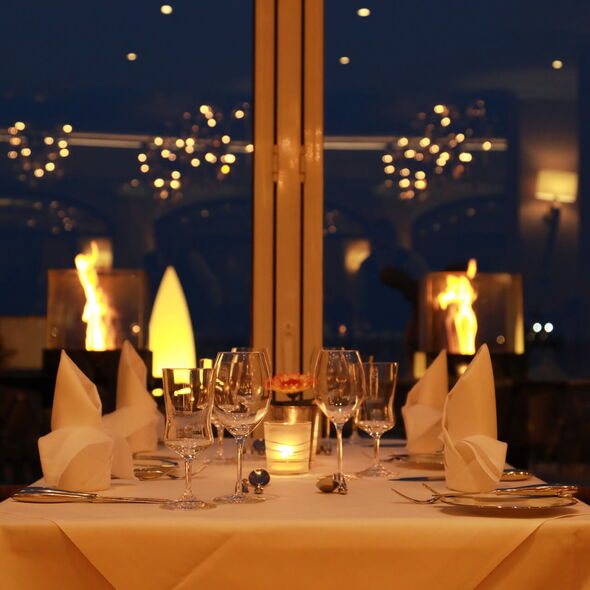 Tisch im Restaurant BelVeder in der n&auml;he der Ostseetherme